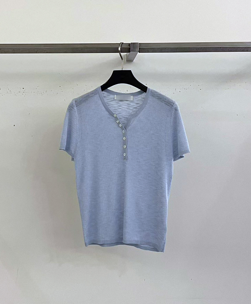B78.QQ歐膩好身材小排釦TEE