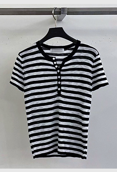 B78.QQ歐膩好身材小排釦TEE