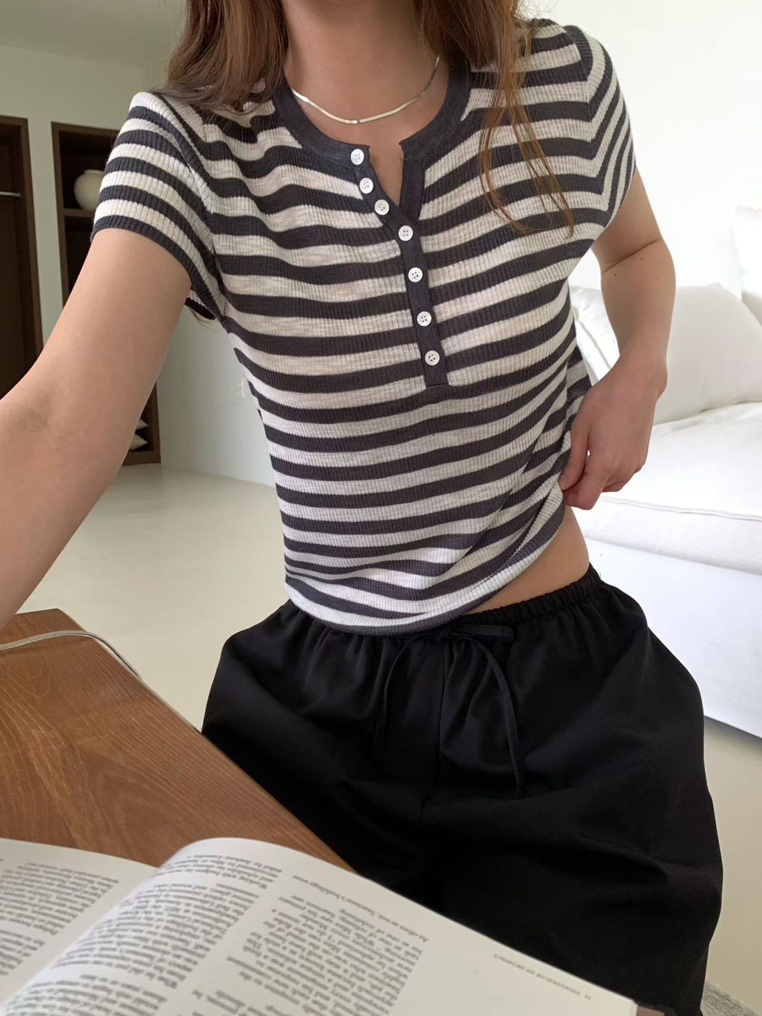B78.QQ歐膩好身材小排釦TEE