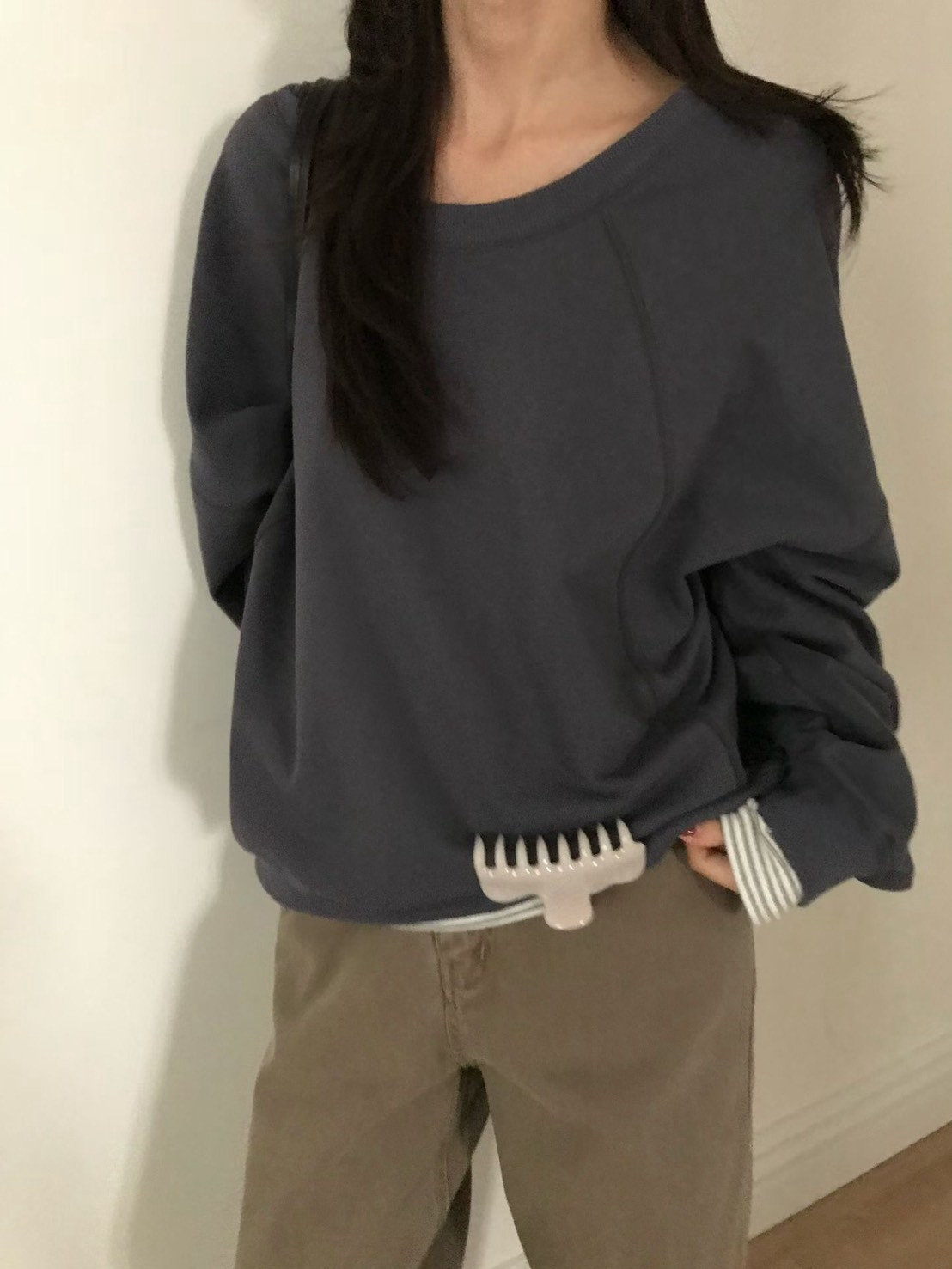 A02.小V家灰階女孩大學TEE