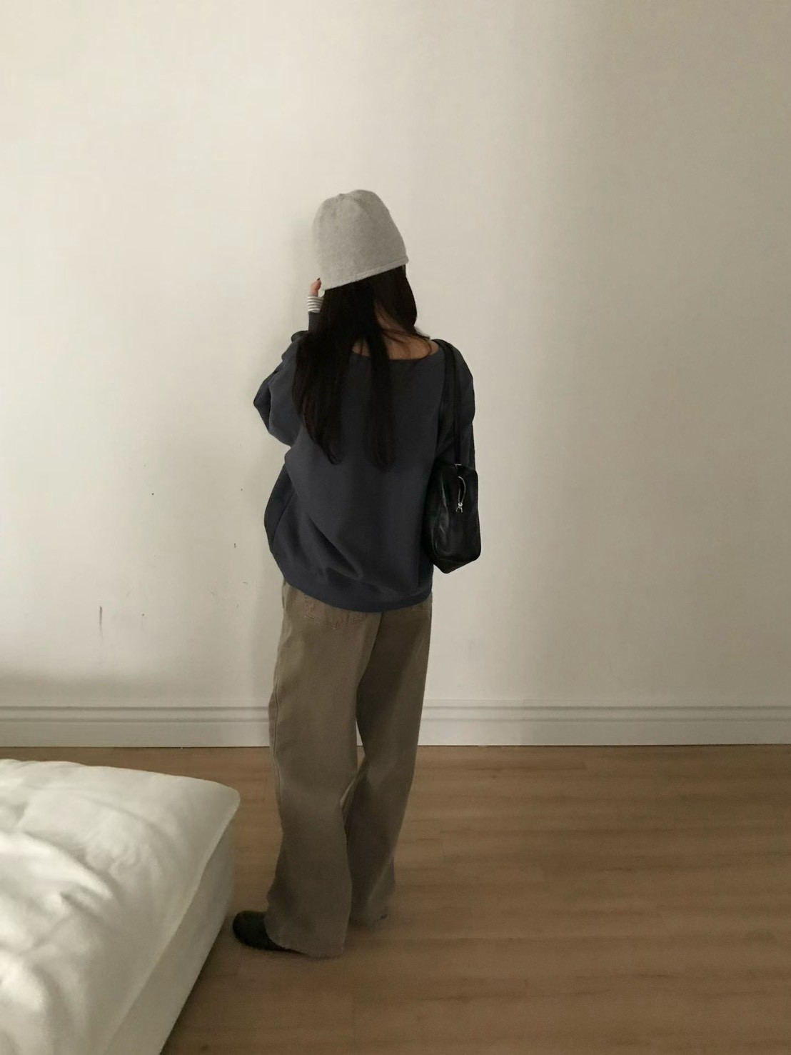 A02.小V家灰階女孩大學TEE