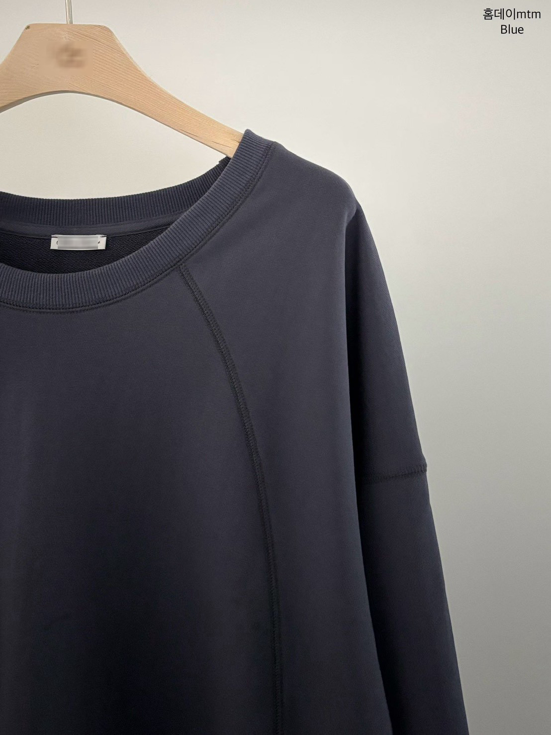 A02.小V家灰階女孩大學TEE