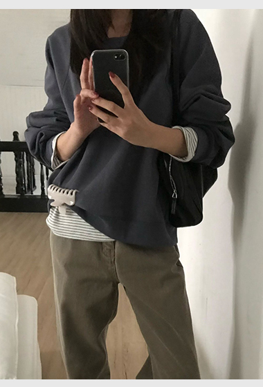 A02.小V家灰階女孩大學TEE