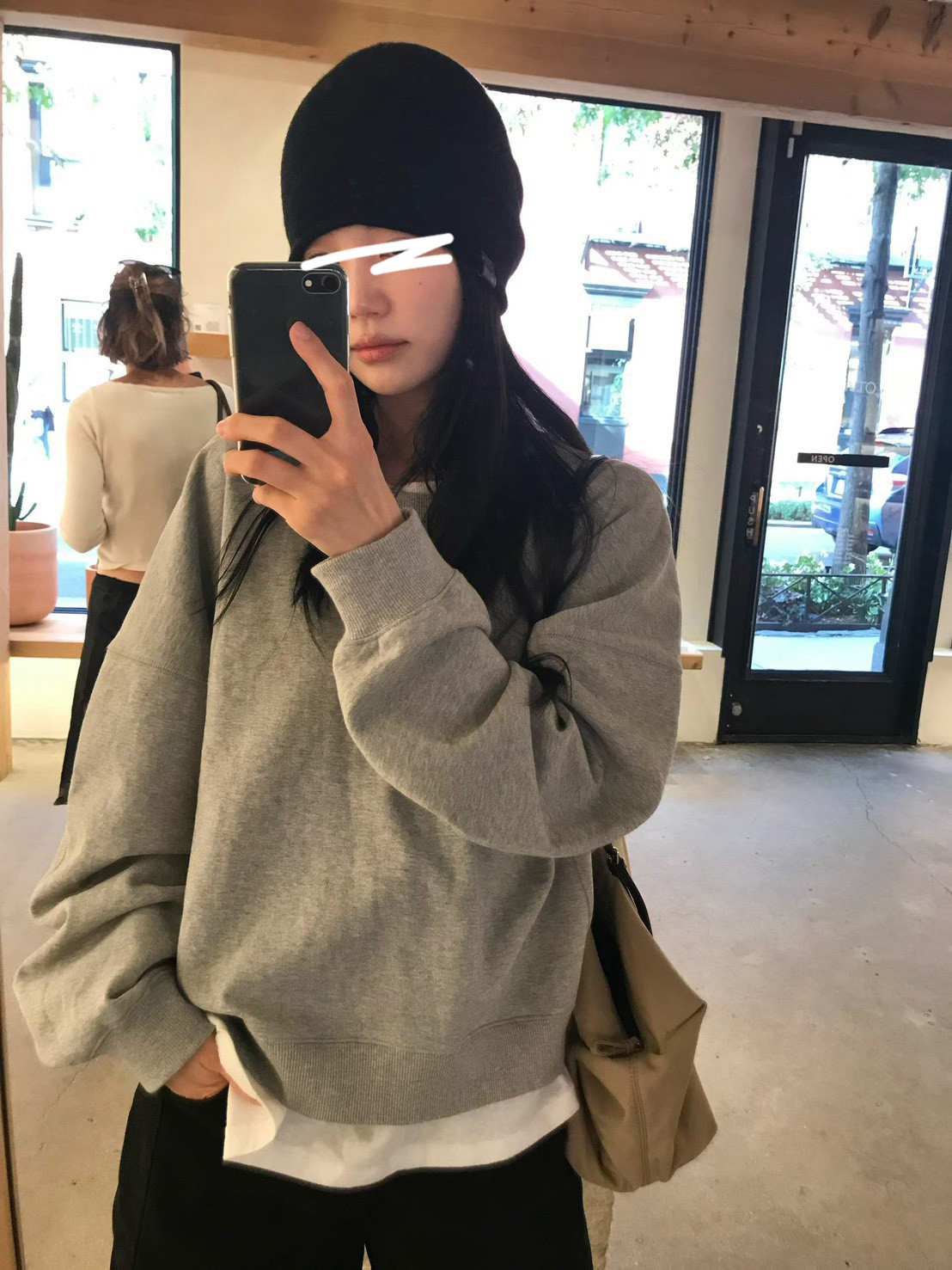 A02.小V家灰階女孩大學TEE