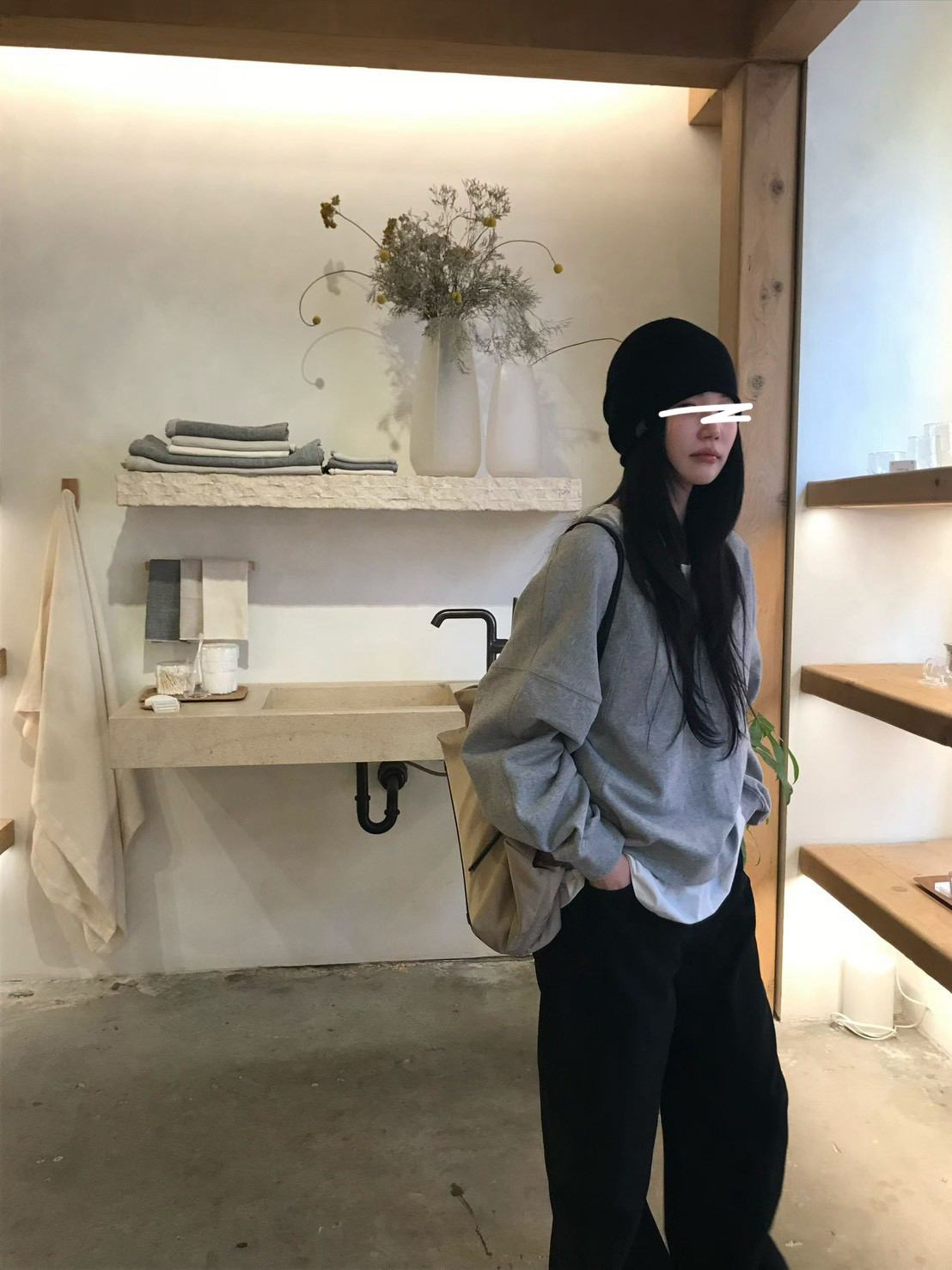 A02.小V家灰階女孩大學TEE