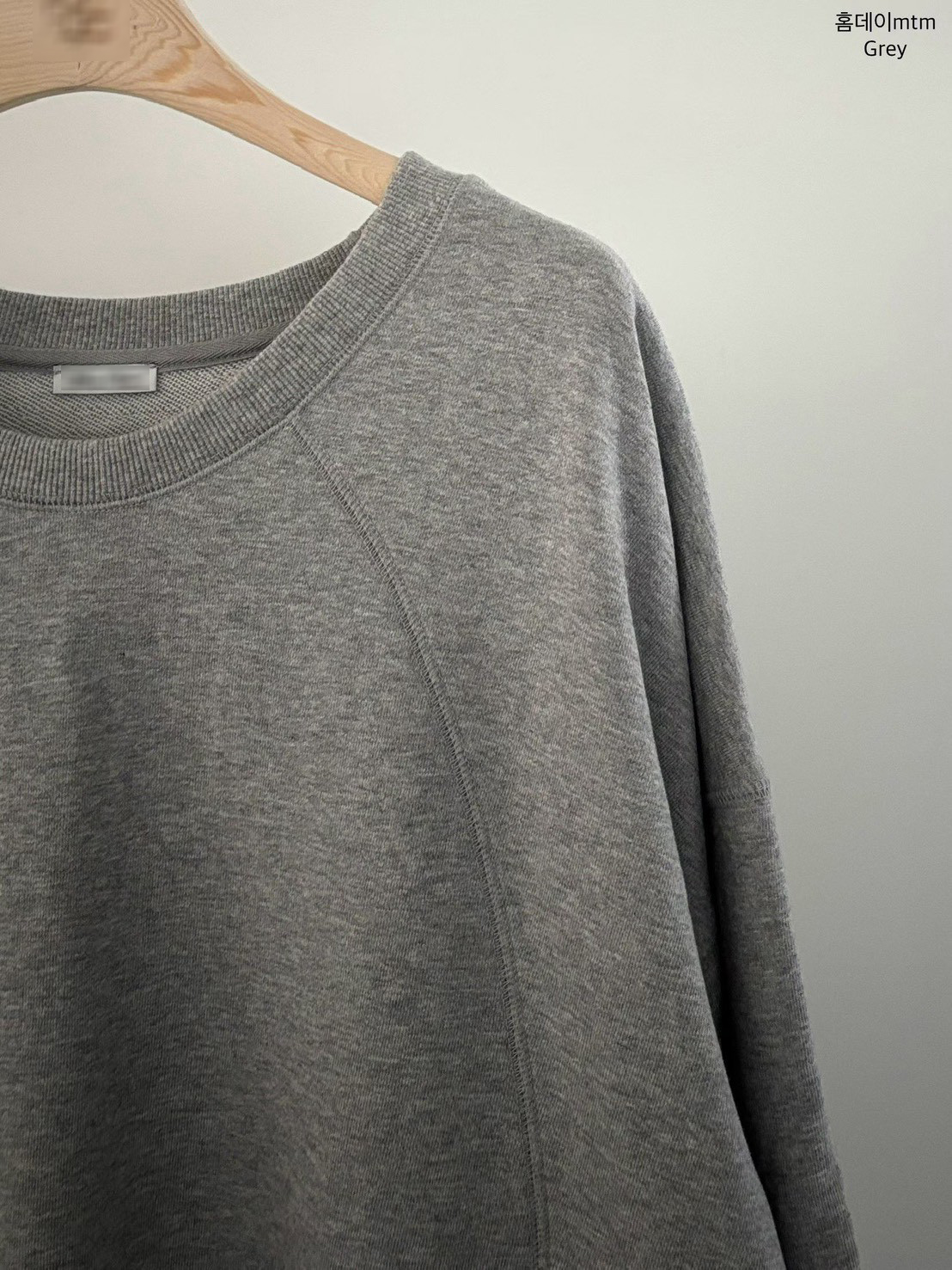 A02.小V家灰階女孩大學TEE