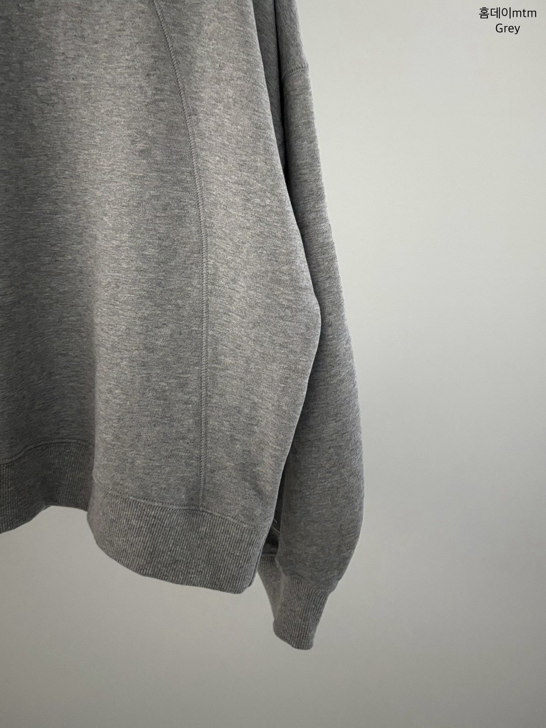 A02.小V家灰階女孩大學TEE