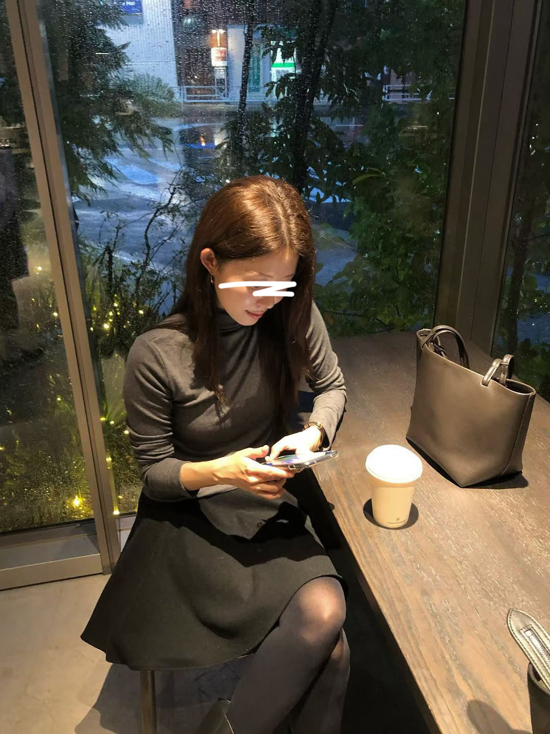 A24.大V家基礎灰階彈性高領TEE