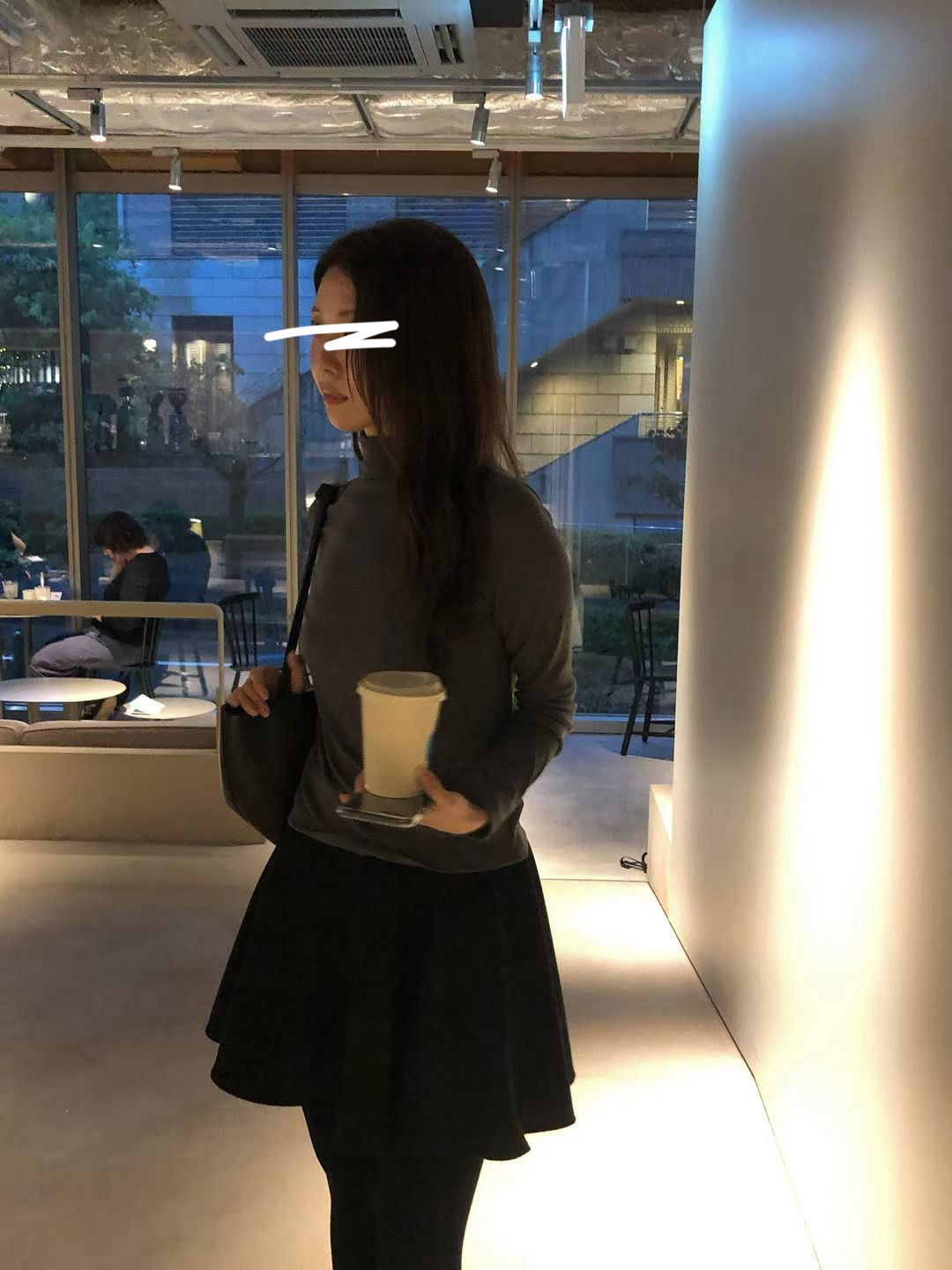 A24.大V家基礎灰階彈性高領TEE