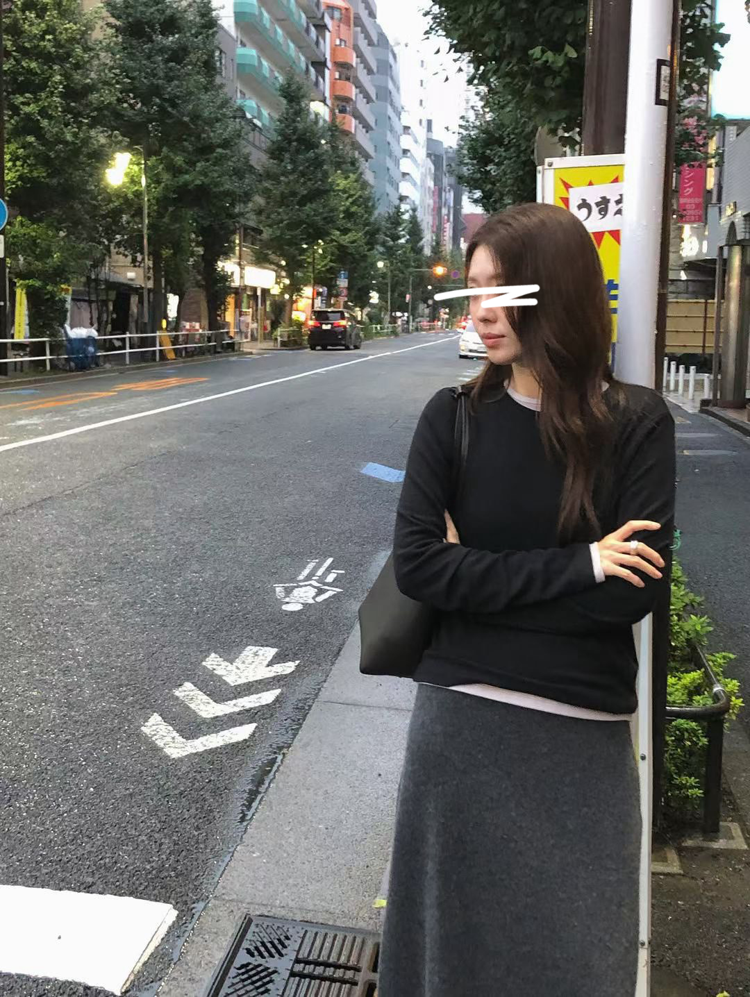 A23.大V家混羊毛灰階圓領上衣
