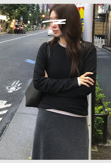 A23.大V家混羊毛灰階圓領上衣