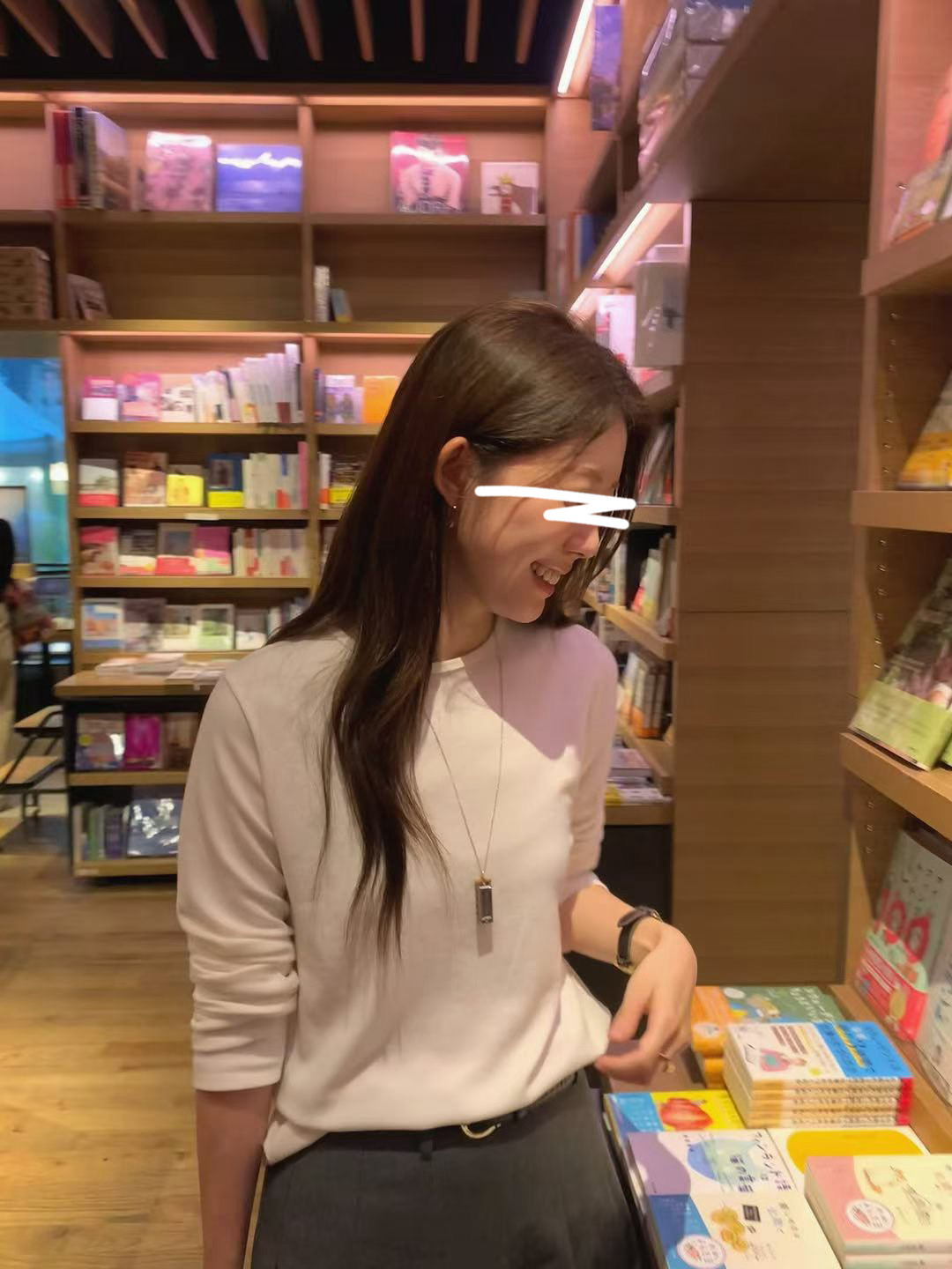 A23.大V家混羊毛灰階圓領上衣