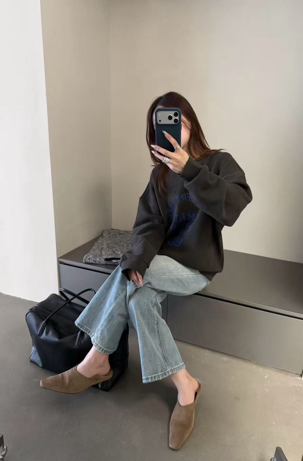 B03.韓妞休閒字母大學TEE