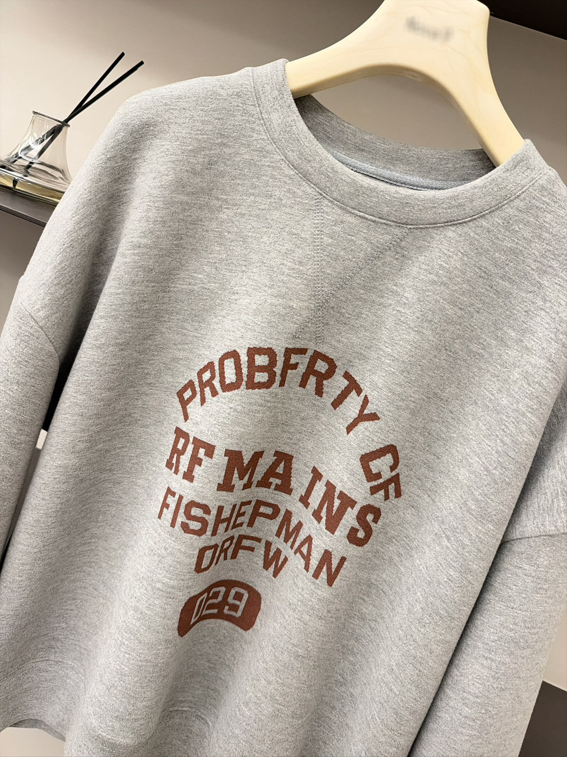 B03.韓妞休閒字母大學TEE