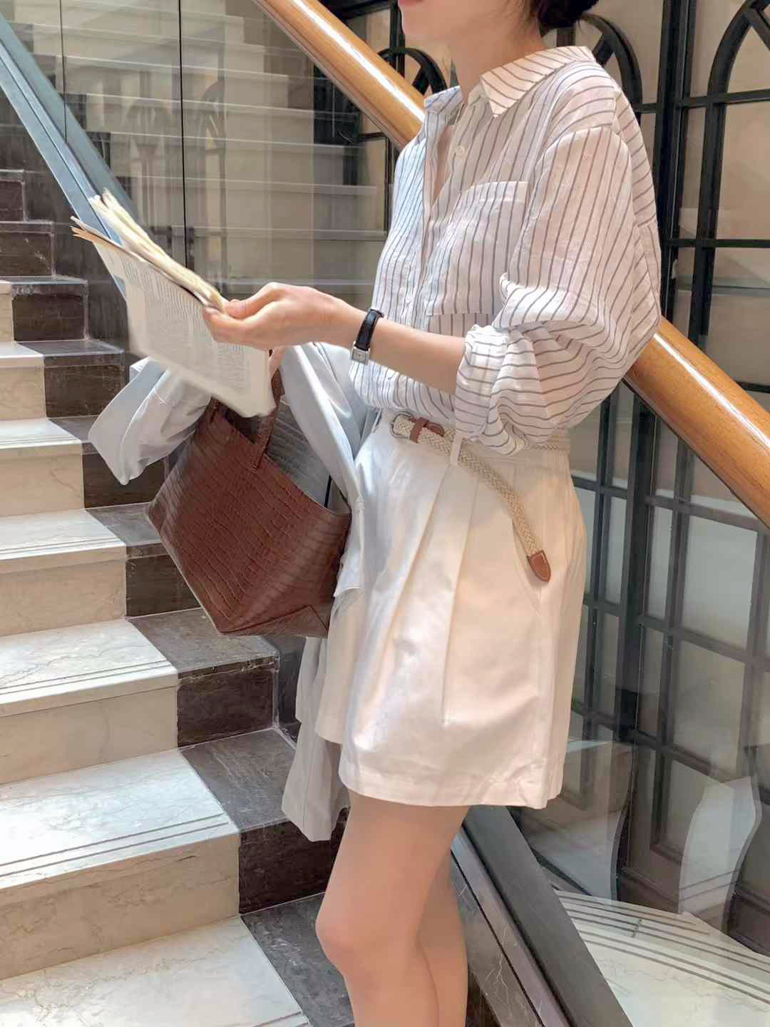 自信亮眼直條紋襯衫