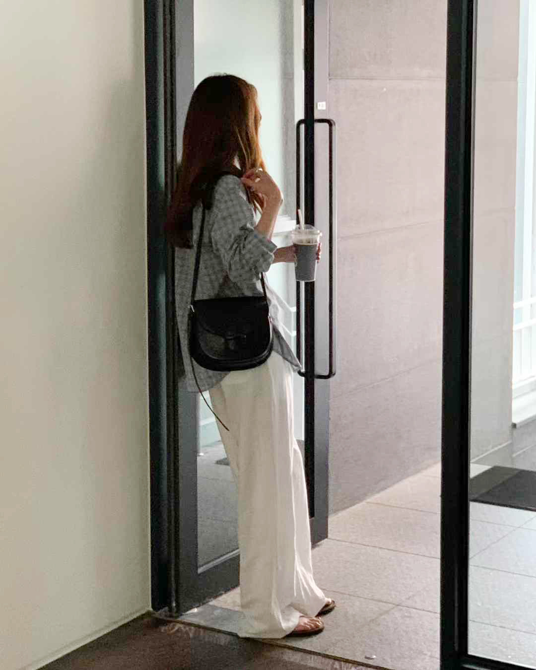 A131.氣質女孩小格紋襯衫