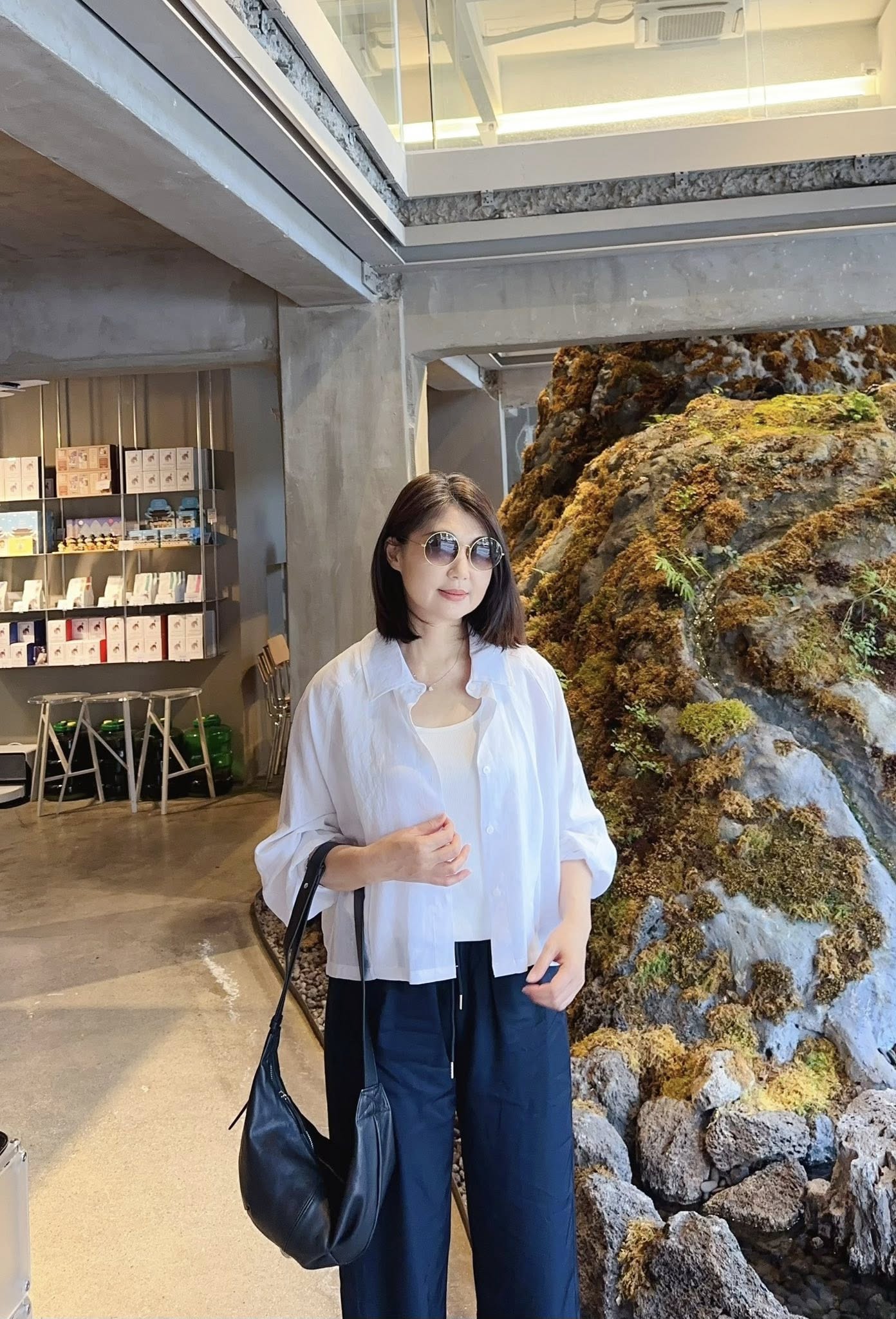 小臉歐膩下打褶翻領上衣