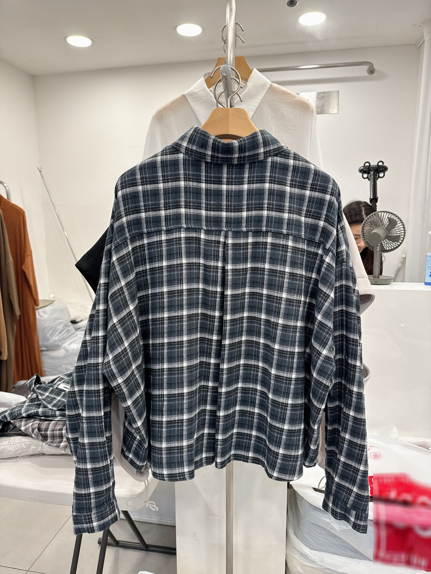 好感女孩單口袋格紋襯衫