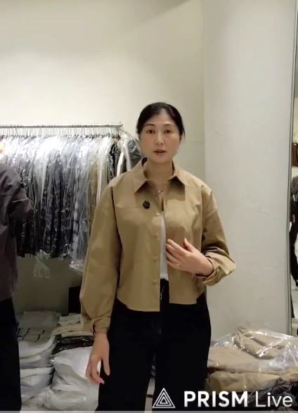 小臉歐膩後中心線挺版襯衫