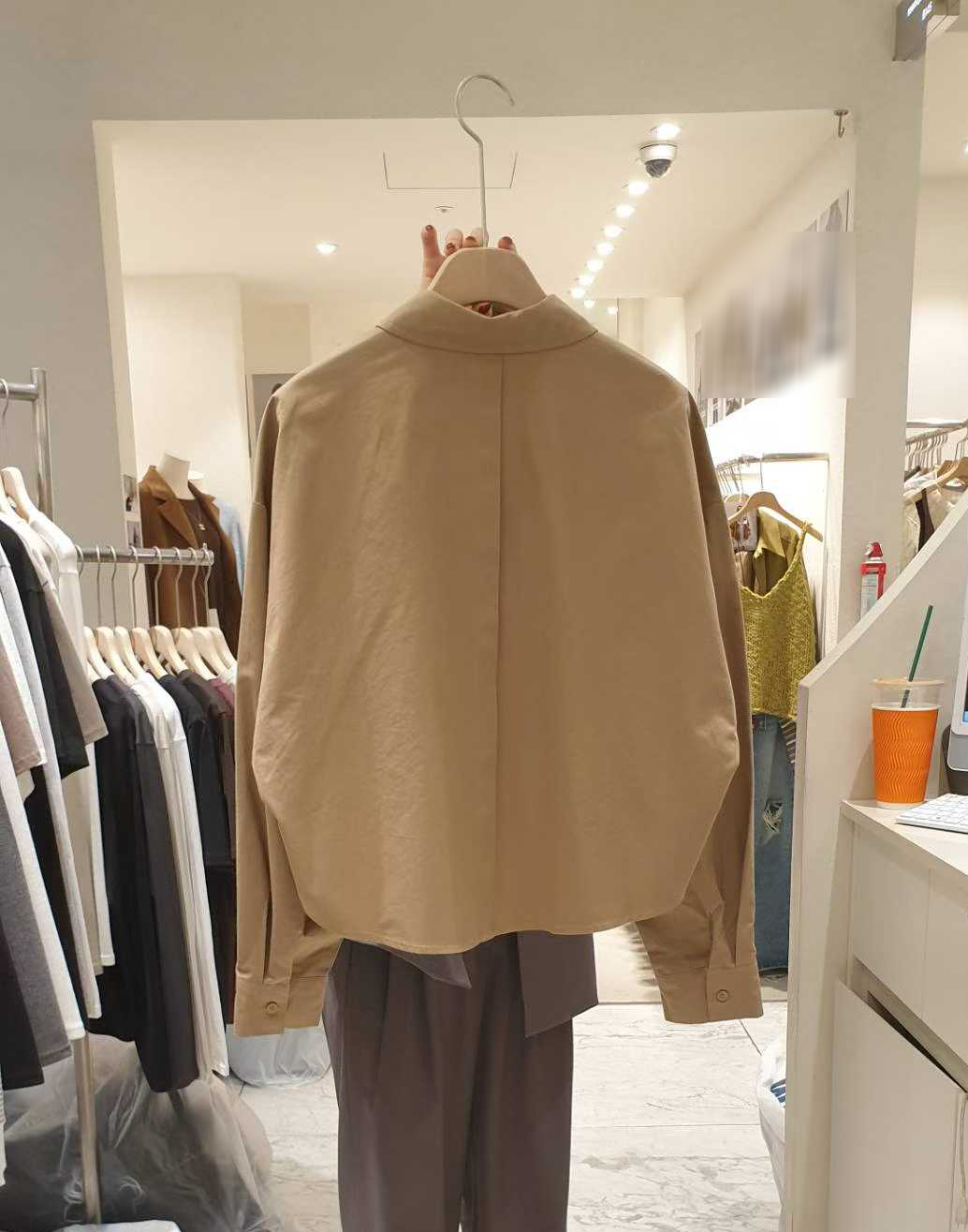 小臉歐膩後中心線挺版襯衫