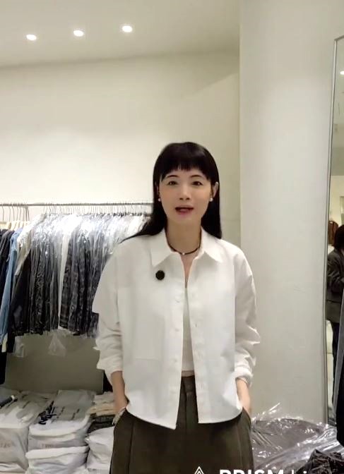 小臉歐膩後中心線挺版襯衫