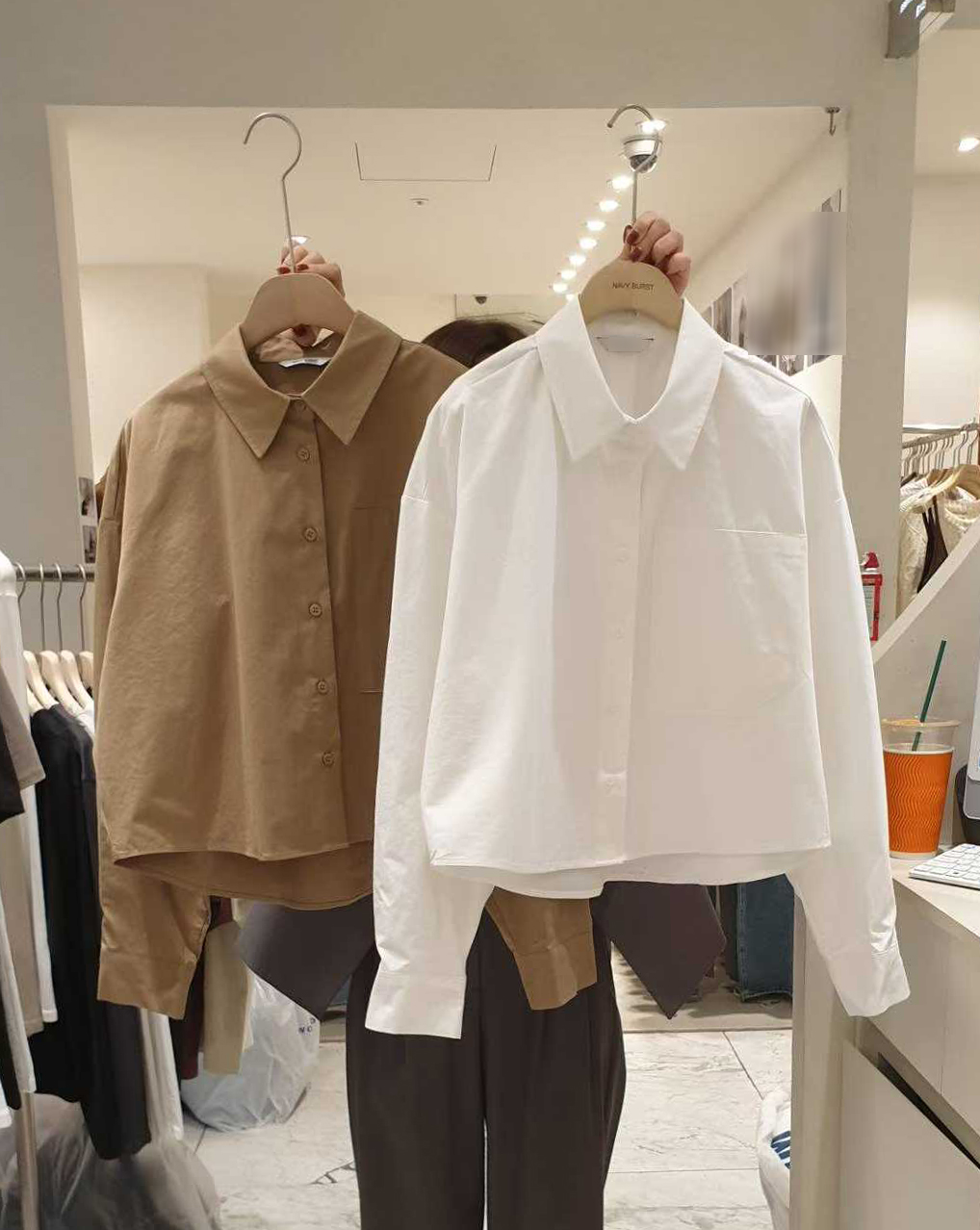 小臉歐膩後中心線挺版襯衫