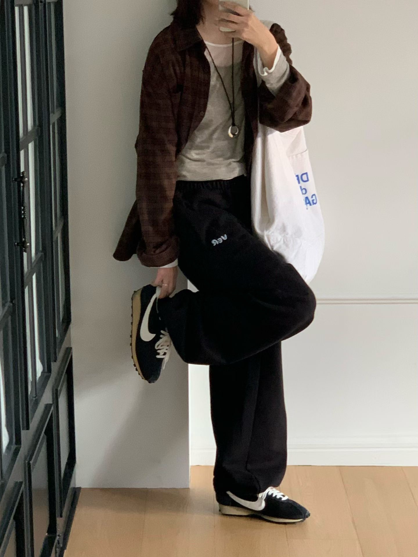 A07.小V家低調格紋長版襯衫