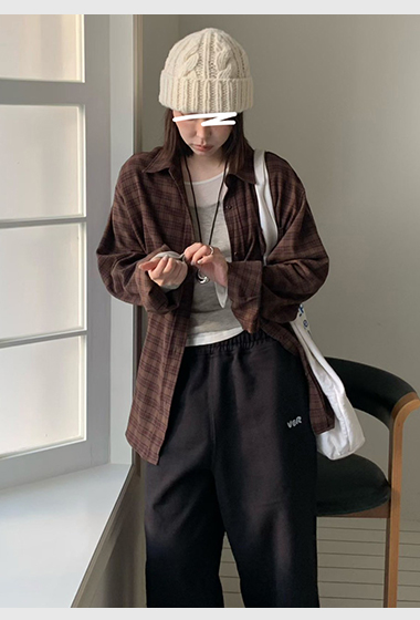 A07.小V家低調格紋長版襯衫