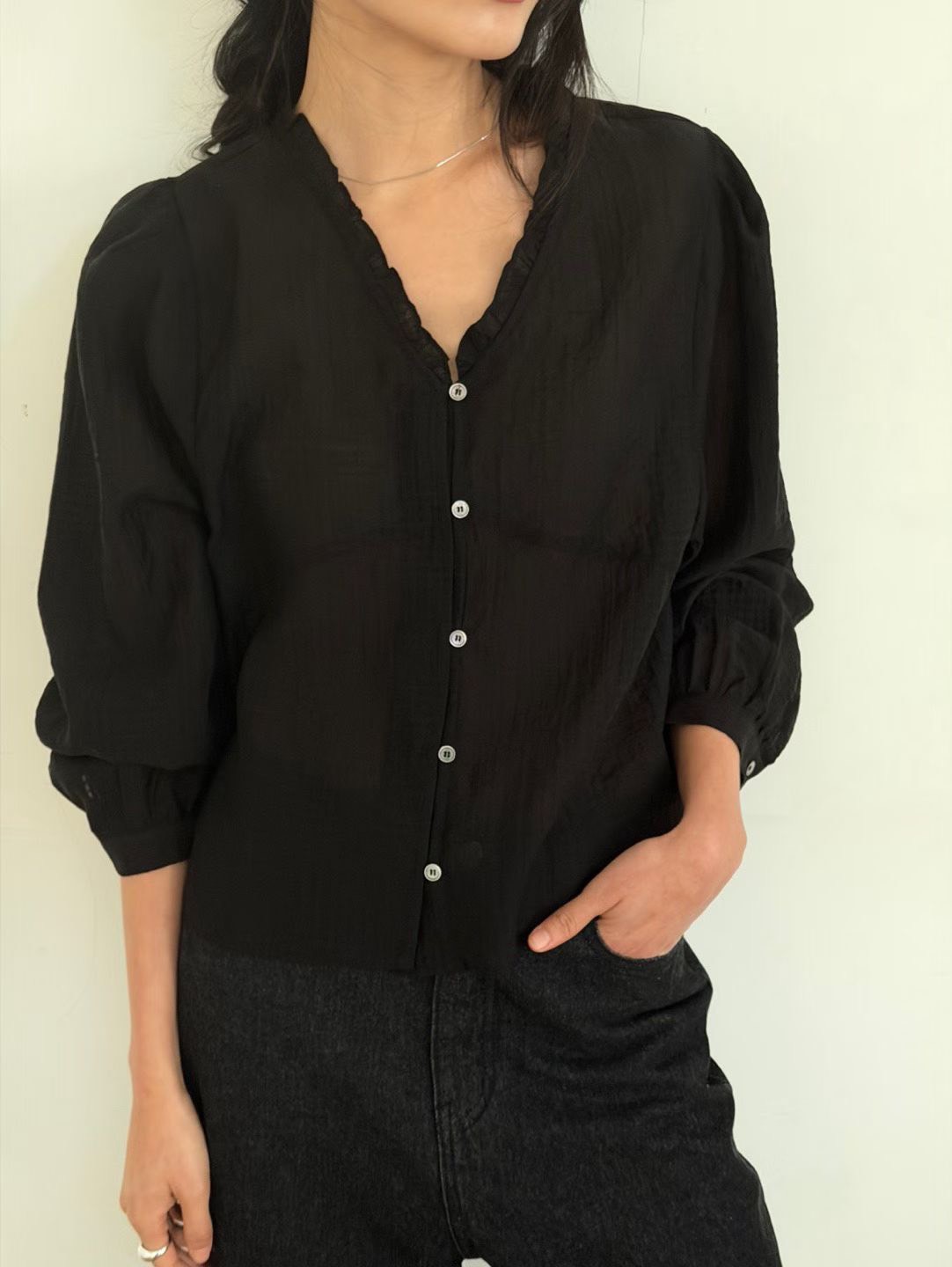 B30.瘦瘦歐膩小荷葉浪漫V領上衣