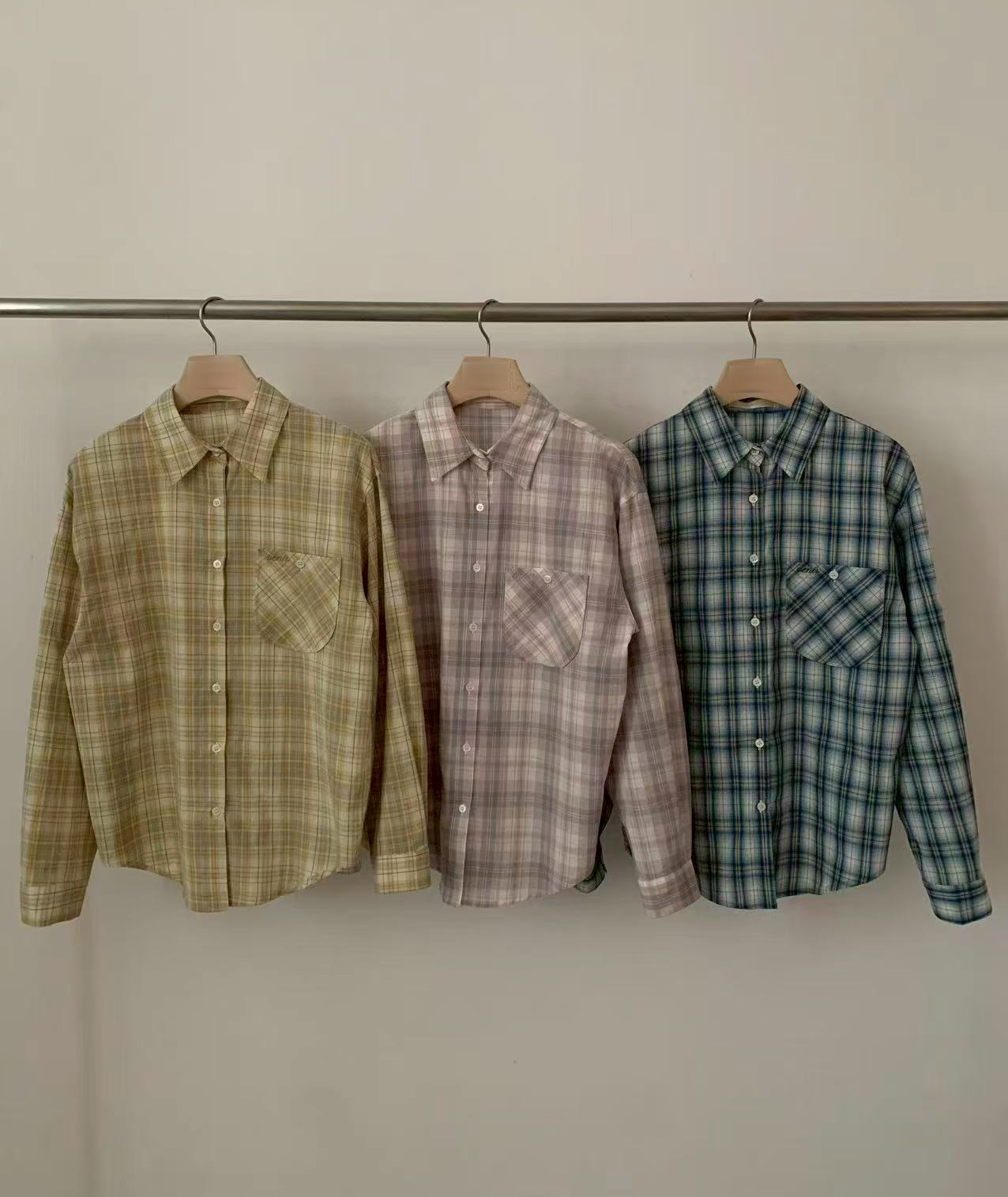 A60.粉彩女孩格紋襯衫