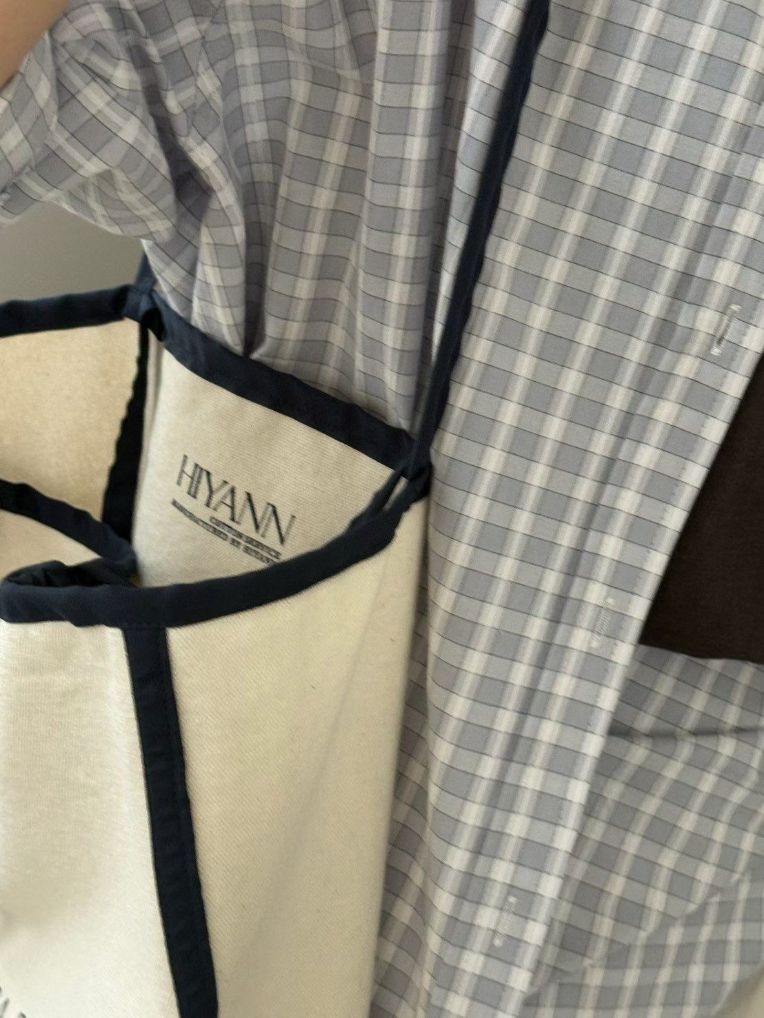 B05.造型可拆領巾小格襯衫