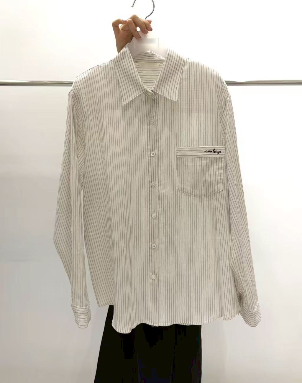 B15.質感家直條紋小繡字襯衫