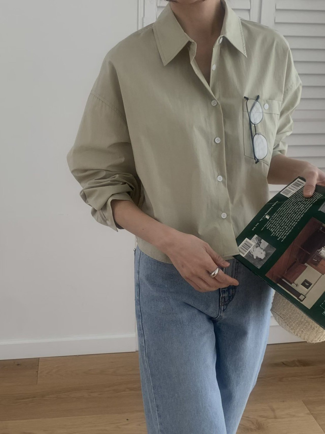 B73.小臉歐膩甜甜口袋短版襯衫