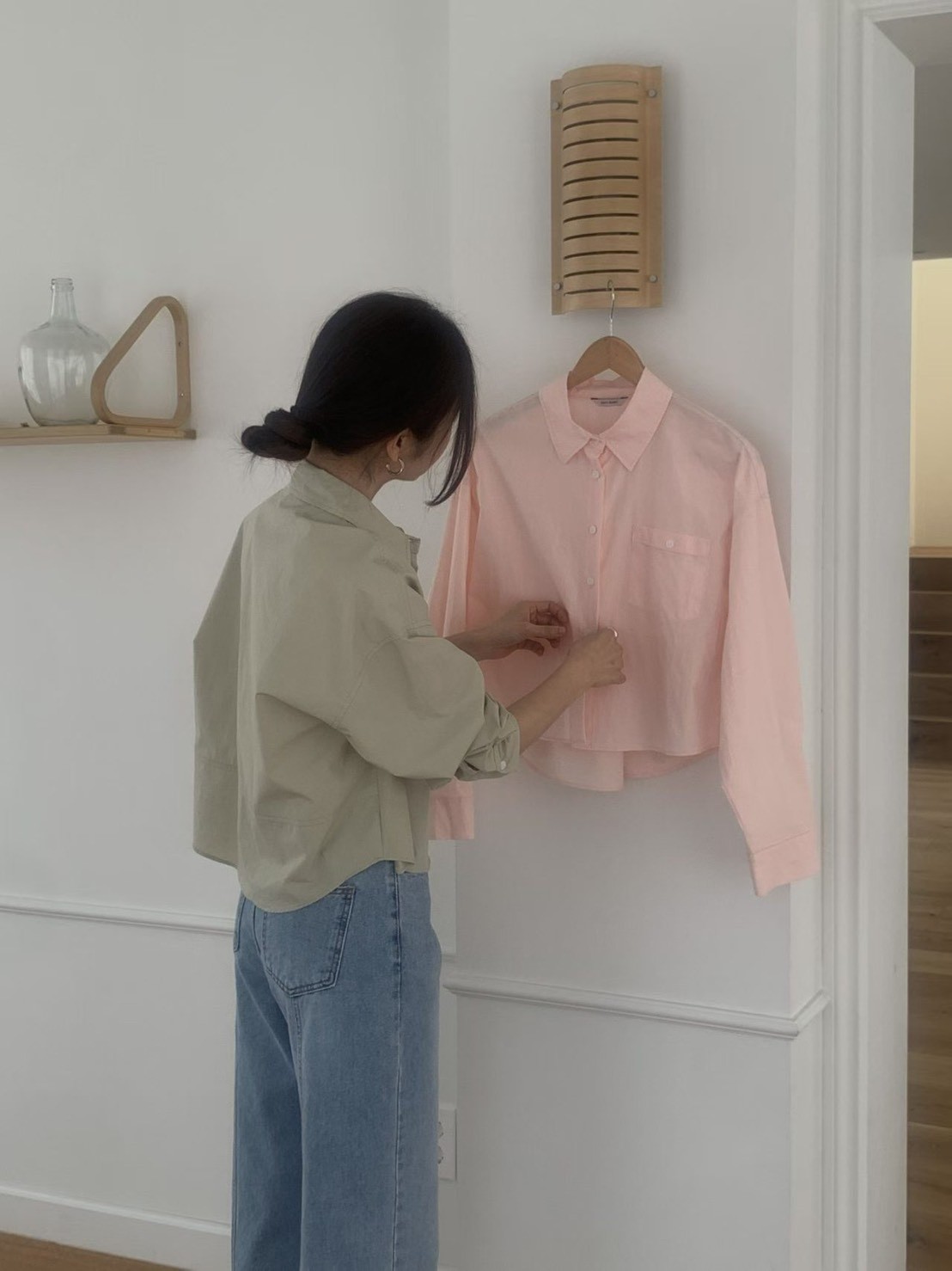 B73.小臉歐膩甜甜口袋短版襯衫