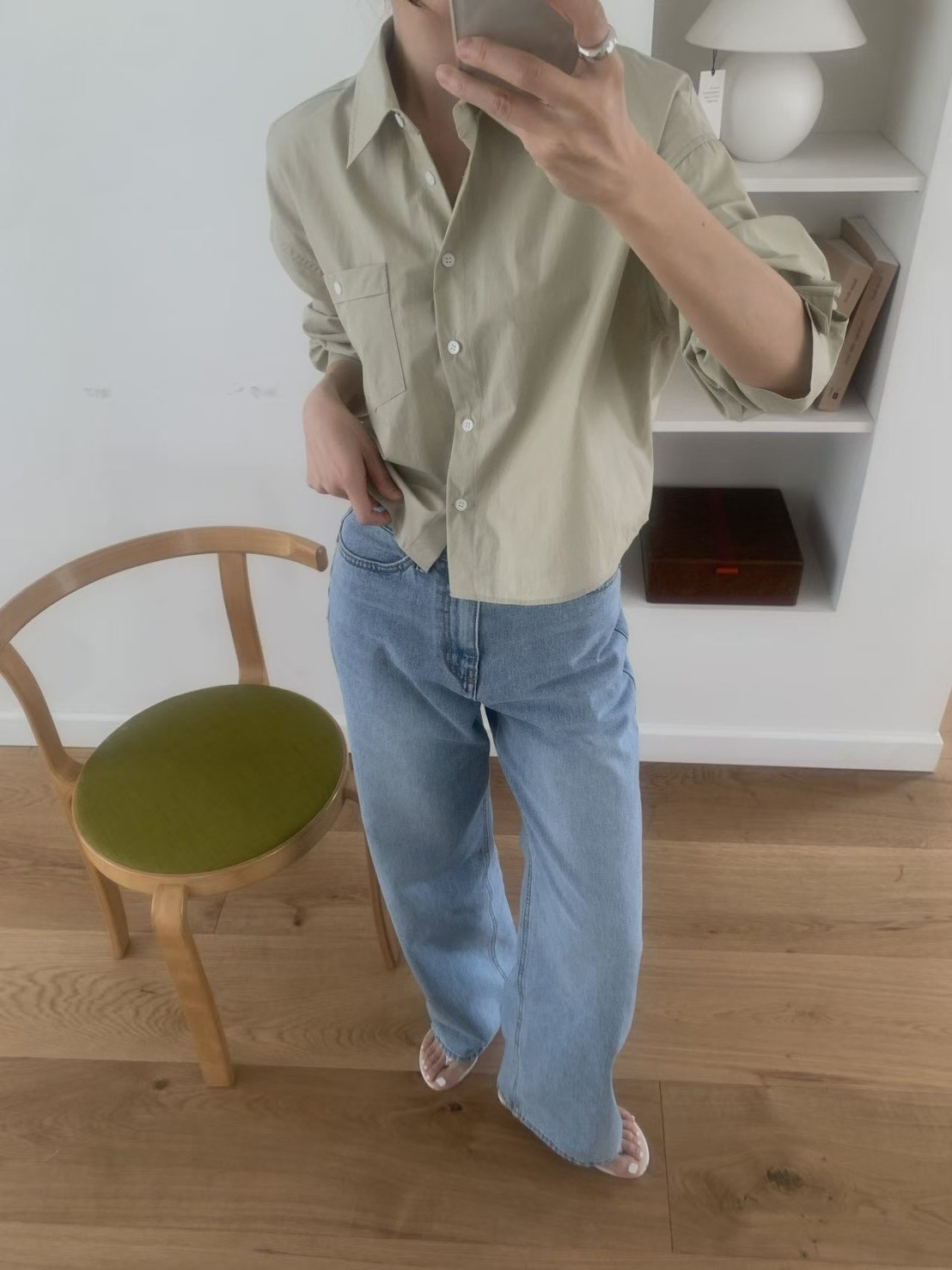 B73.小臉歐膩甜甜口袋短版襯衫