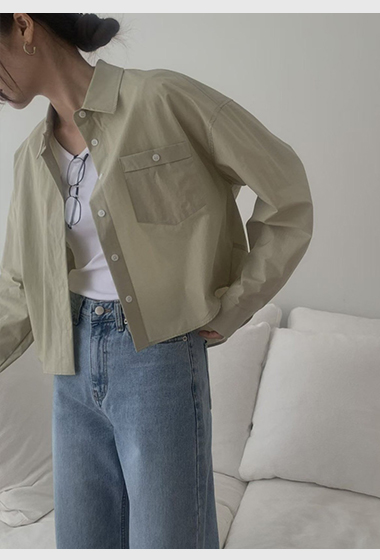 B73.小臉歐膩甜甜口袋短版襯衫