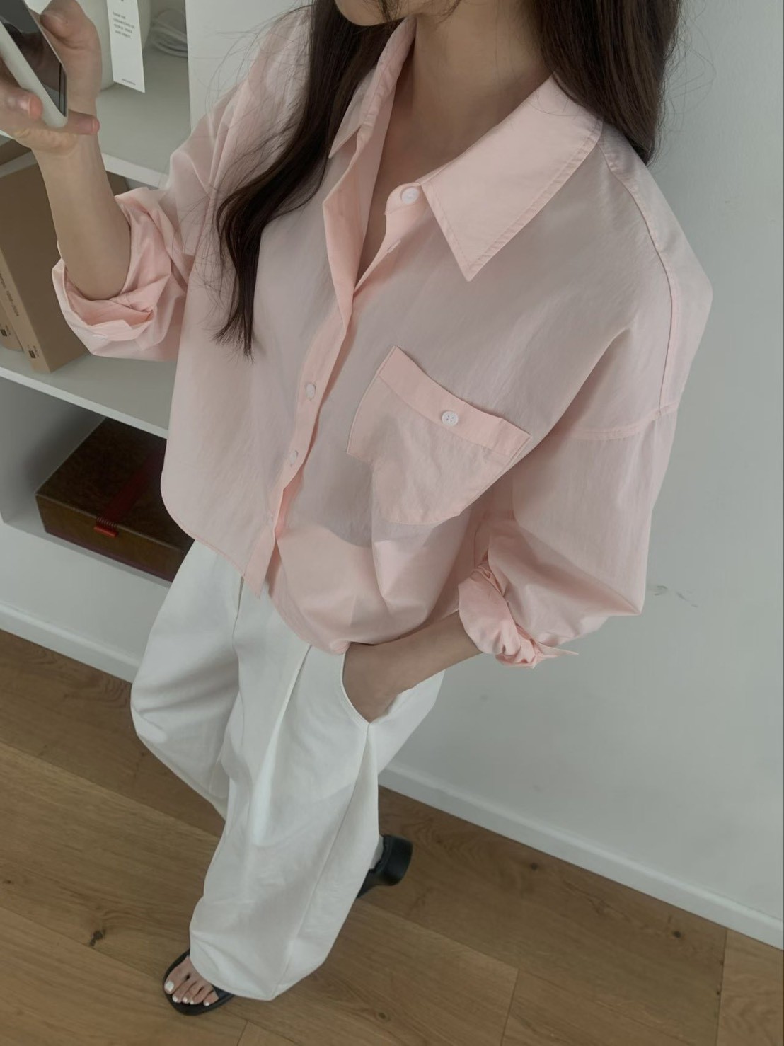 B73.小臉歐膩甜甜口袋短版襯衫