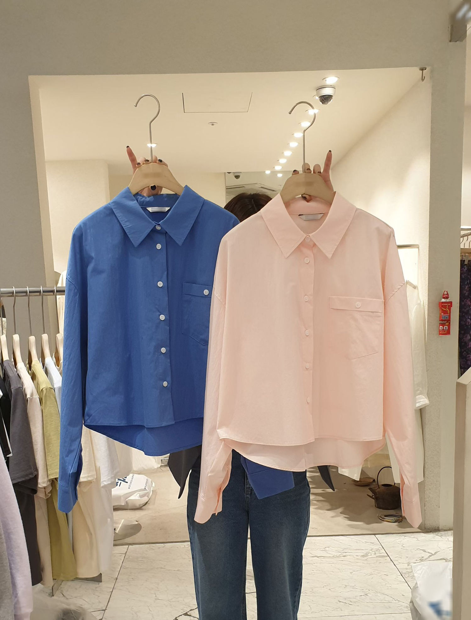 B73.小臉歐膩甜甜口袋短版襯衫