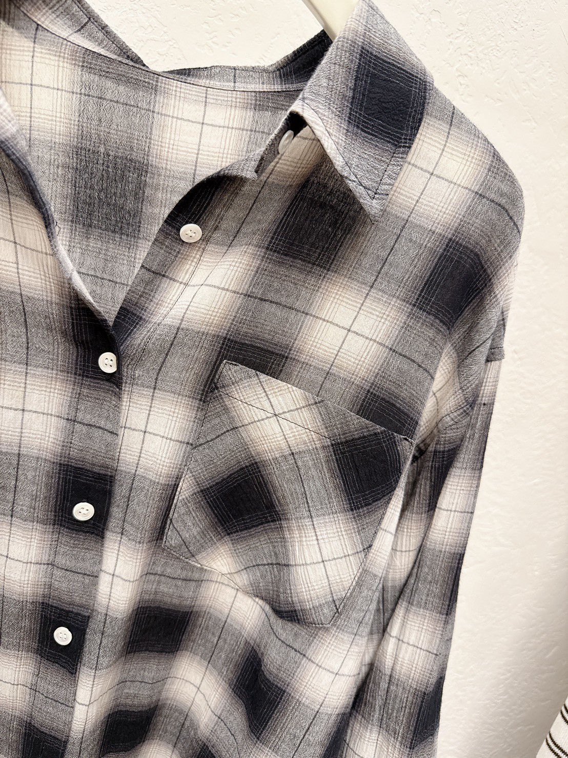 B23.知性黑白格紋襯衫