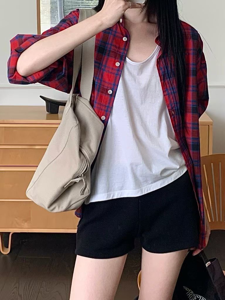B107.小V家亮眼女孩格紋襯衫
