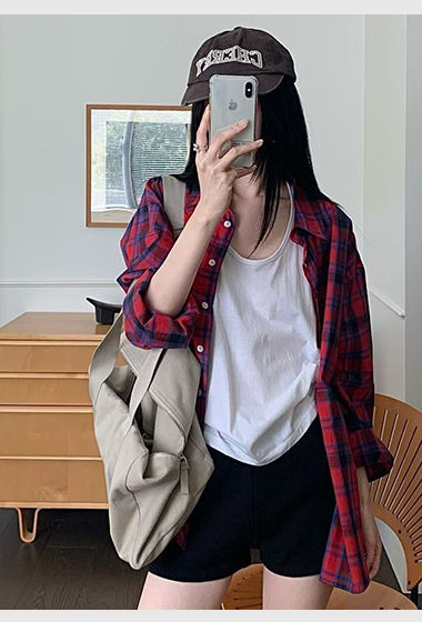 B107.小V家亮眼女孩格紋襯衫