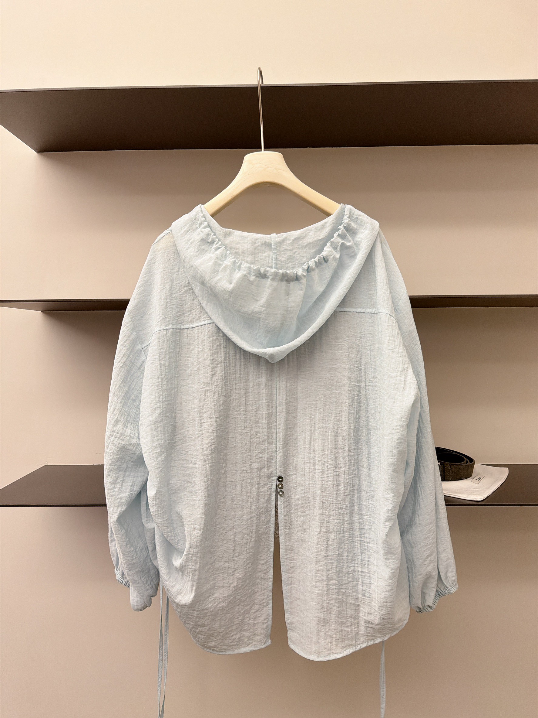 B38.連帽後開衩防曬外套
