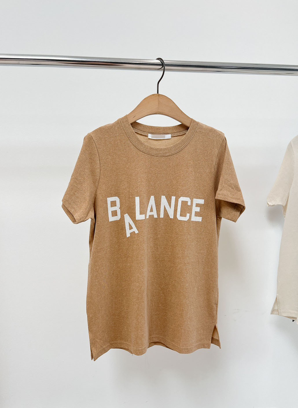 漂亮歐膩俏皮BALANCE印字TEE