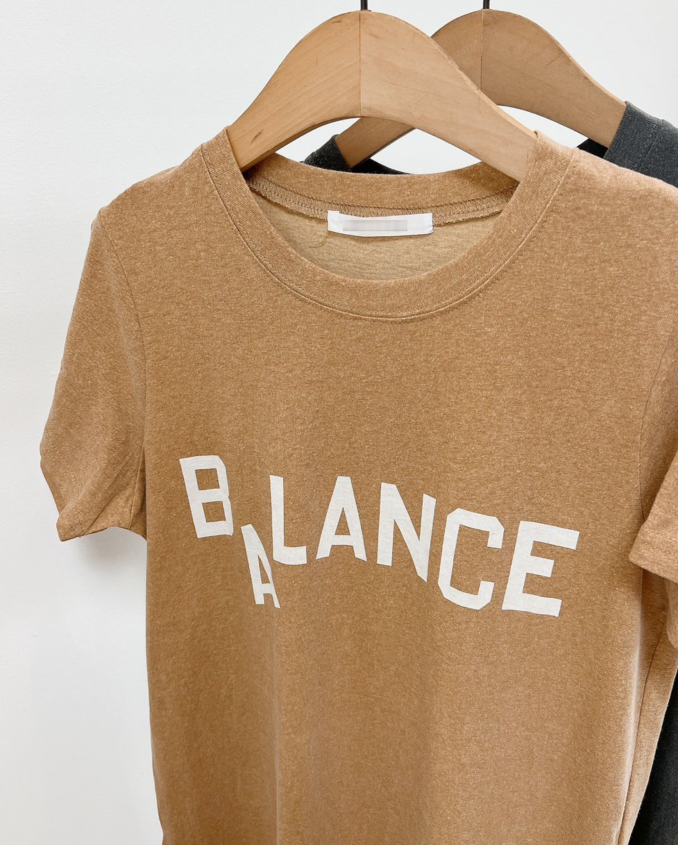 漂亮歐膩俏皮BALANCE印字TEE