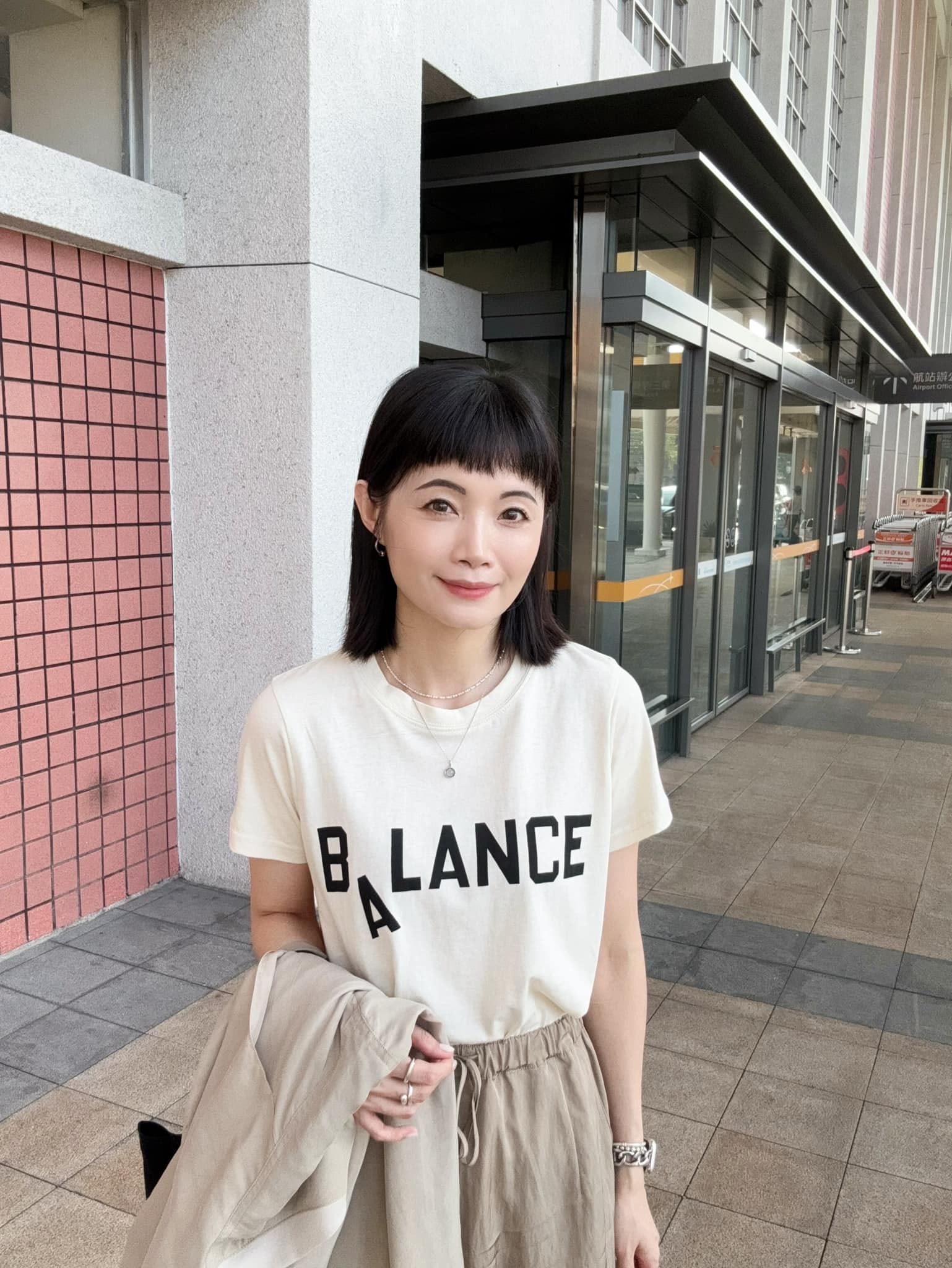 漂亮歐膩俏皮BALANCE印字TEE