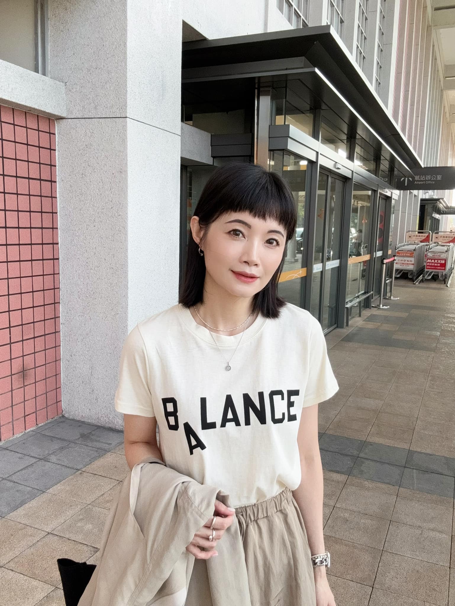 漂亮歐膩俏皮BALANCE印字TEE