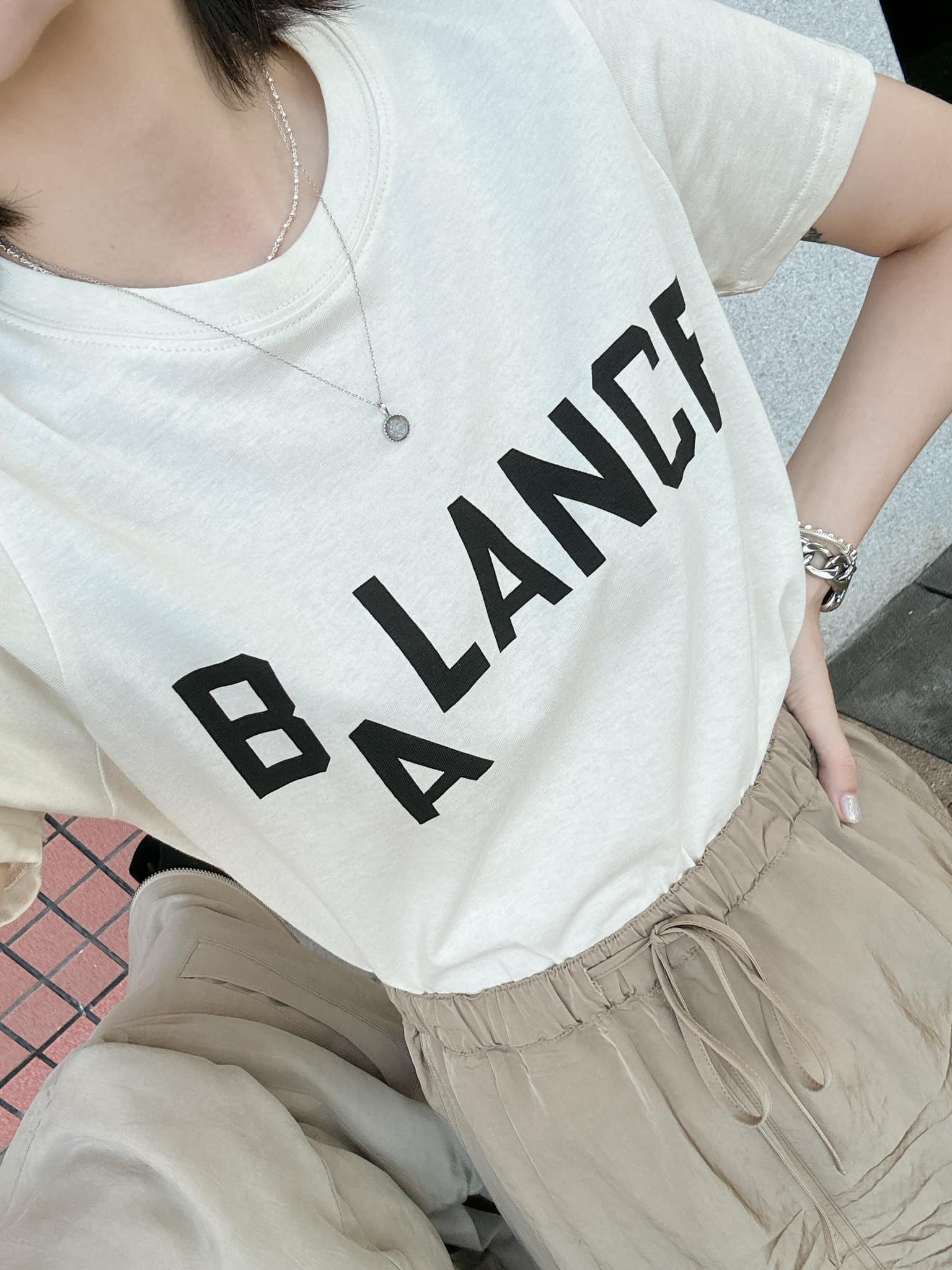 漂亮歐膩俏皮BALANCE印字TEE