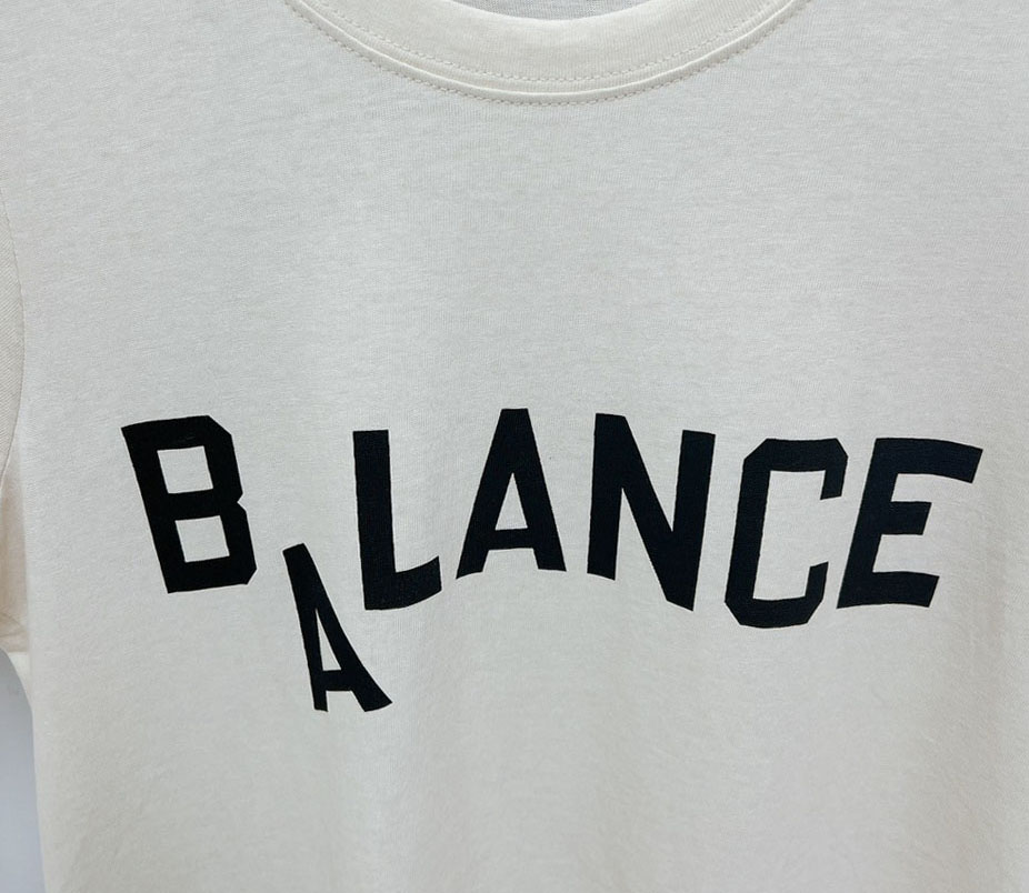 漂亮歐膩俏皮BALANCE印字TEE