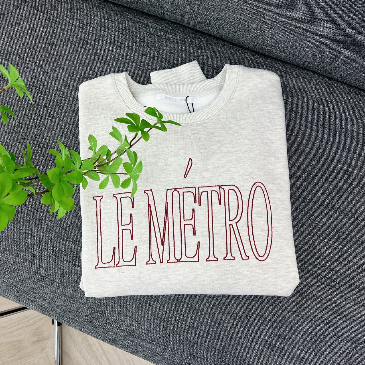 A23.漂亮歐膩刷毛刺繡LEMETRO大學TEE