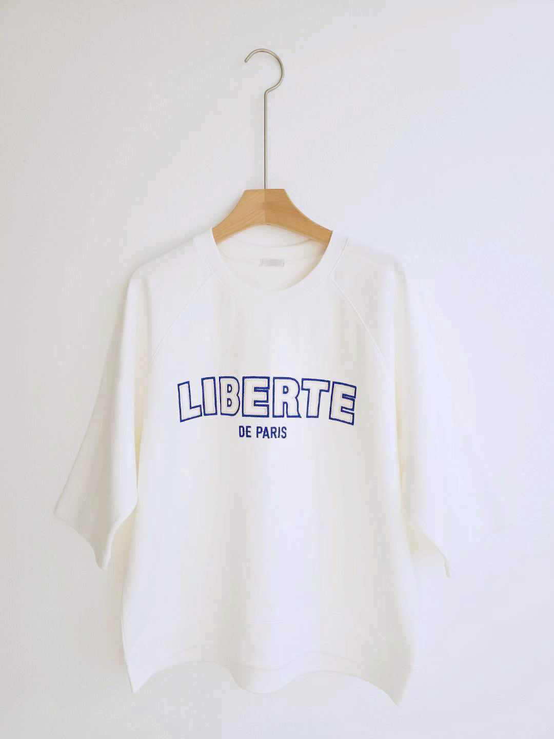 A01.刺繡拉克蘭LIBERTE大學TEE